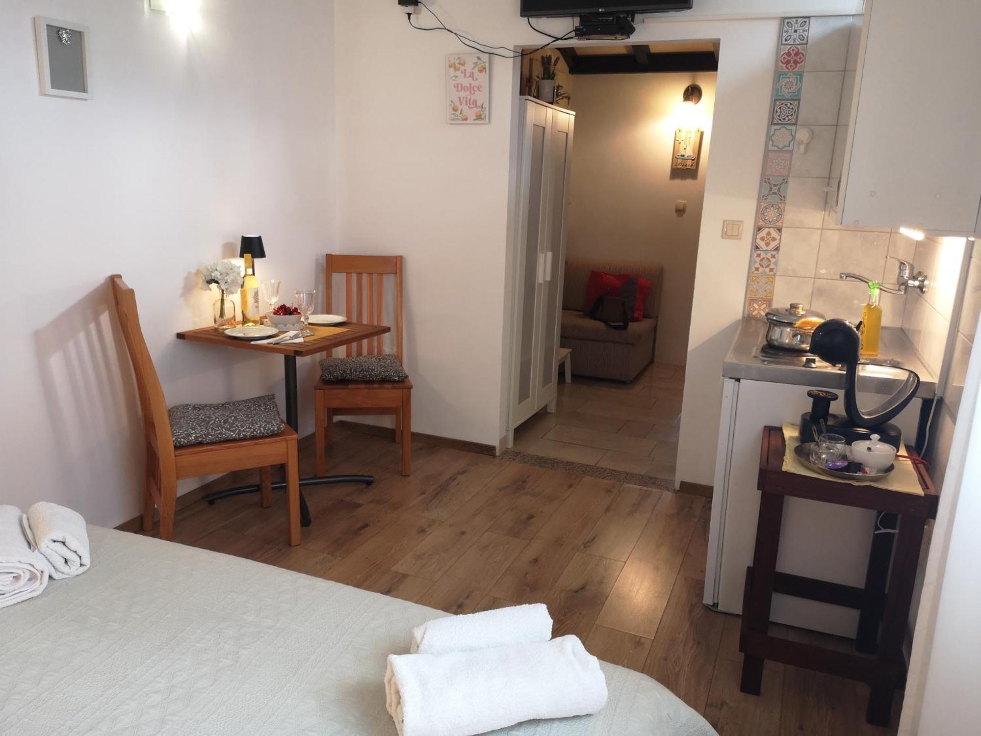 Apartment Astoria Крило Экстерьер фото
